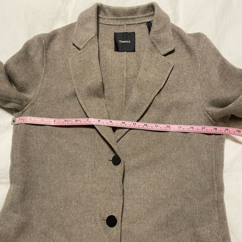 Theory Coat - Pristine Condition - Picture 4 of 9
